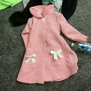 This is a little girl kitchen outfit to wear to help a parent cook